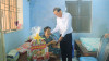 Ông Dương Văn Thắng - Phó Chủ tịch UBND tỉnh thăm, tặng quà gia đình chính sách
