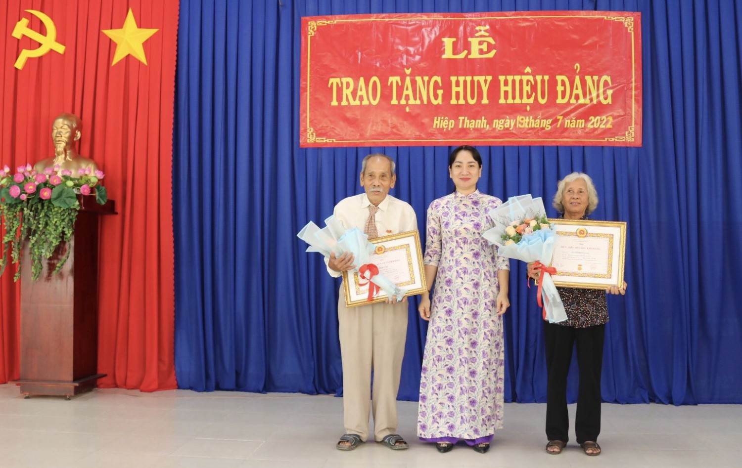 Gò Dầu trao tặng Huy hiệu 65, 40 và 30 năm tuổi đảng
