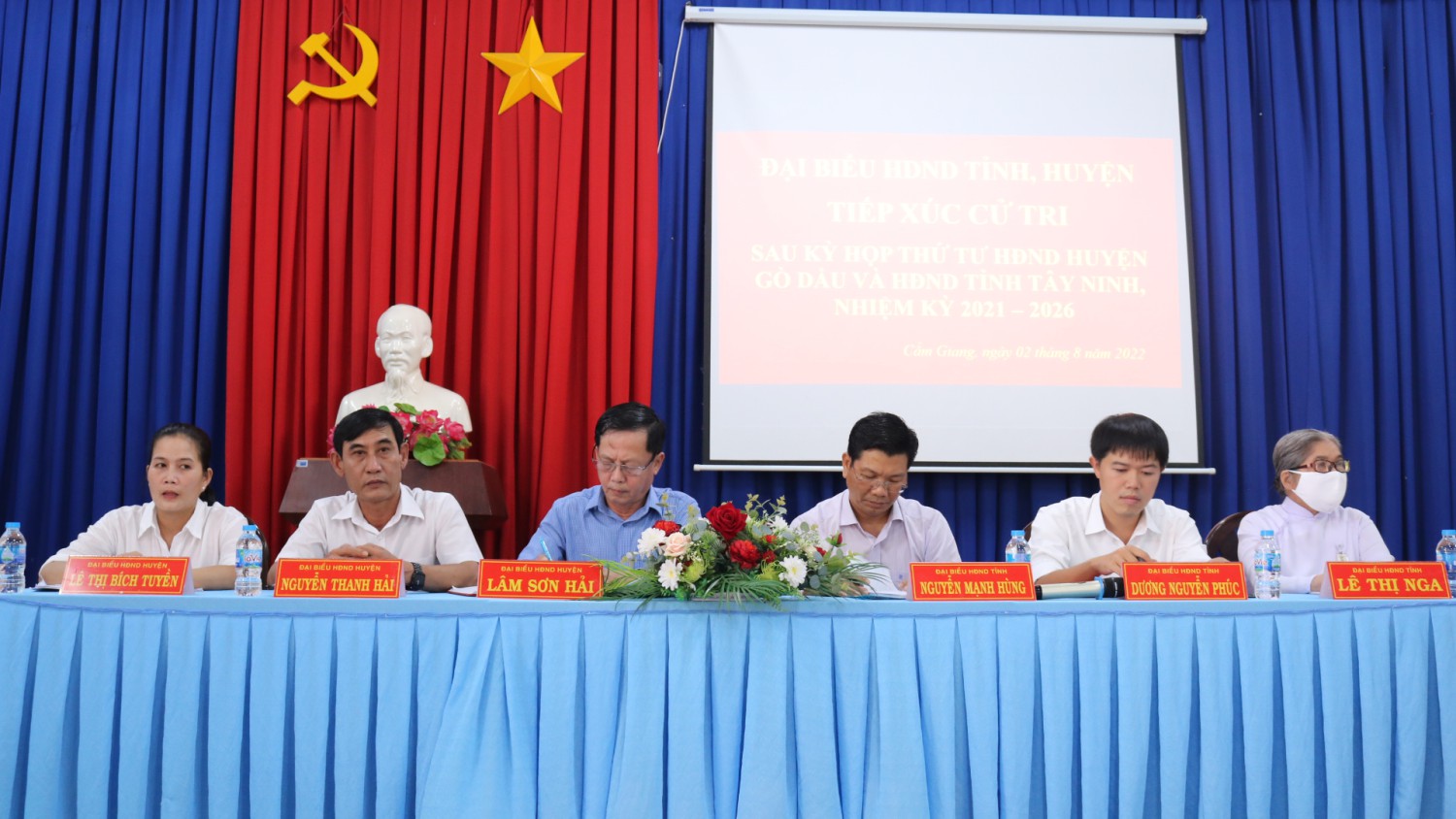 Phó Bí thư Tỉnh ủy Nguyễn Mạnh Hùng tiếp xúc cử tri xã Cẩm Giang, huyện Gò Dầu