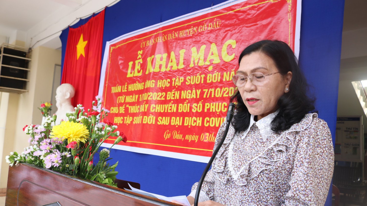Bà Trương Thị Phú- Phó chủ tịch UBND huyện phát động tuần lễ hưởng ứng học tập suốt đời;
