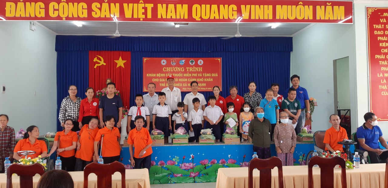 CHƯƠNG TRÌNH KHÁM BỆNH CẤP THUỐC MIỄN PHÍ VÀ TẶNG QUÀ CHO GIA ĐÌNH CÓ HOÀN CẢNH KHÓ KHĂN, TRẺ EM NGHÈO XÃ HIỆP THẠNH