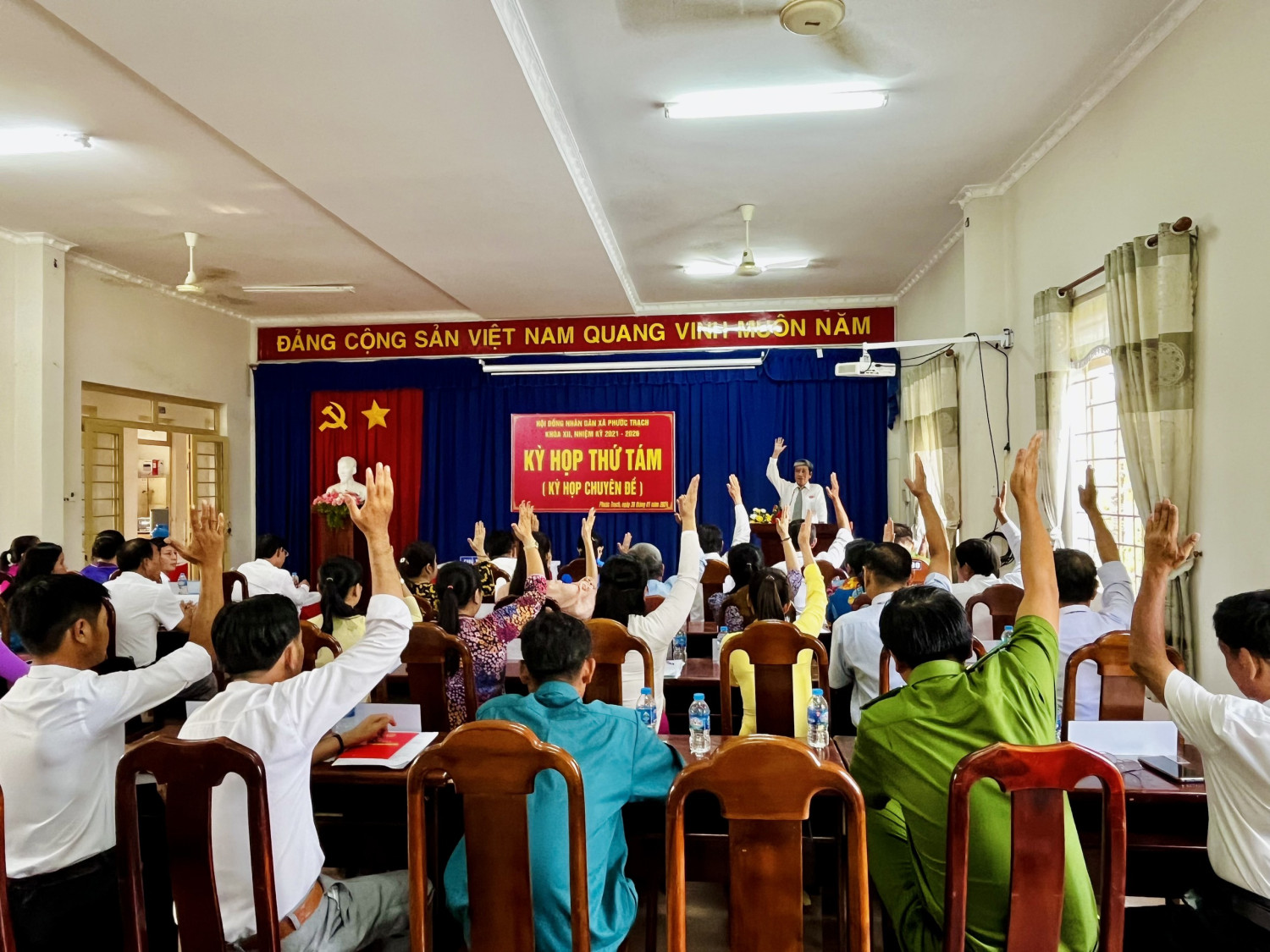 Tin: Hội đồng nhân dân xã Phước Trạch tổ chức kỳ họp thứ tám (về công tác cán bộ), khóa XII, nhiệm kỳ 2021 - 2026